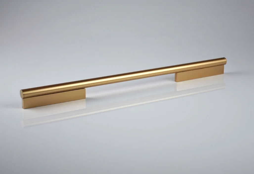 Puxador alça dourado longo para portas de móveis planejados